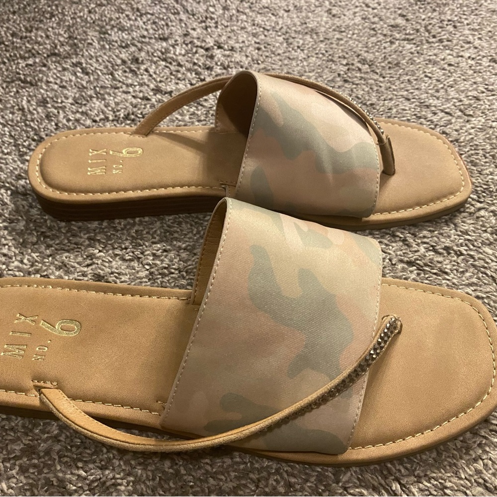 Womens slides camouflage size 8.5